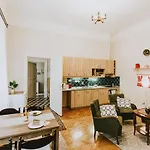 Folk 60sm Spacious And Bright * 布达佩斯