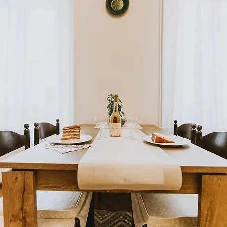 Folk 60sm Spacious And Bright Apartment